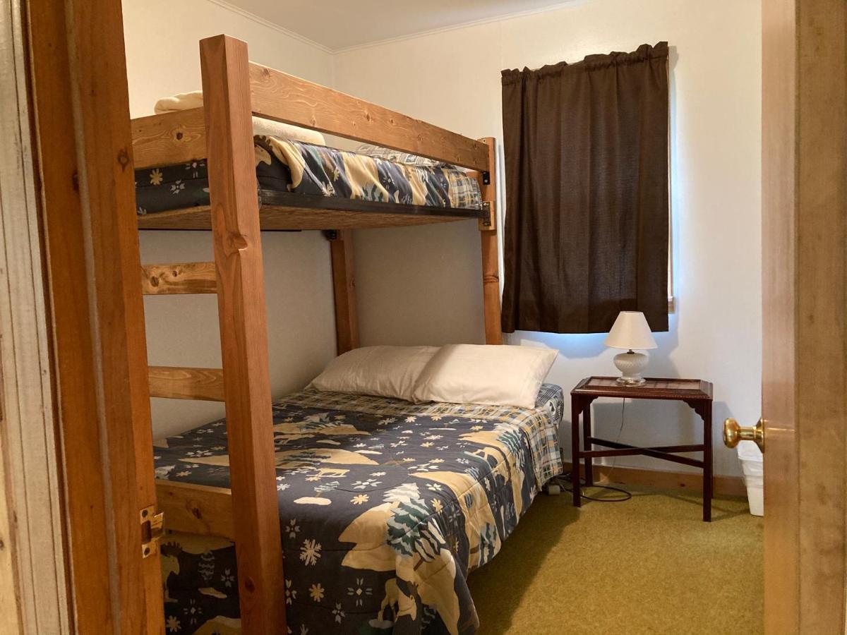 Musky Joe'S Twin Pines Resort New Post Exteriör bild