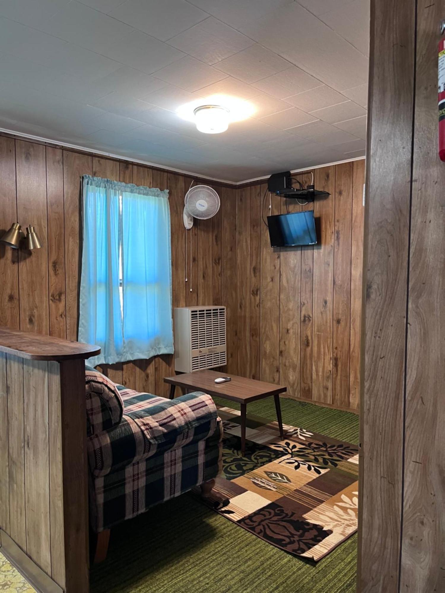 Musky Joe'S Twin Pines Resort New Post Exteriör bild